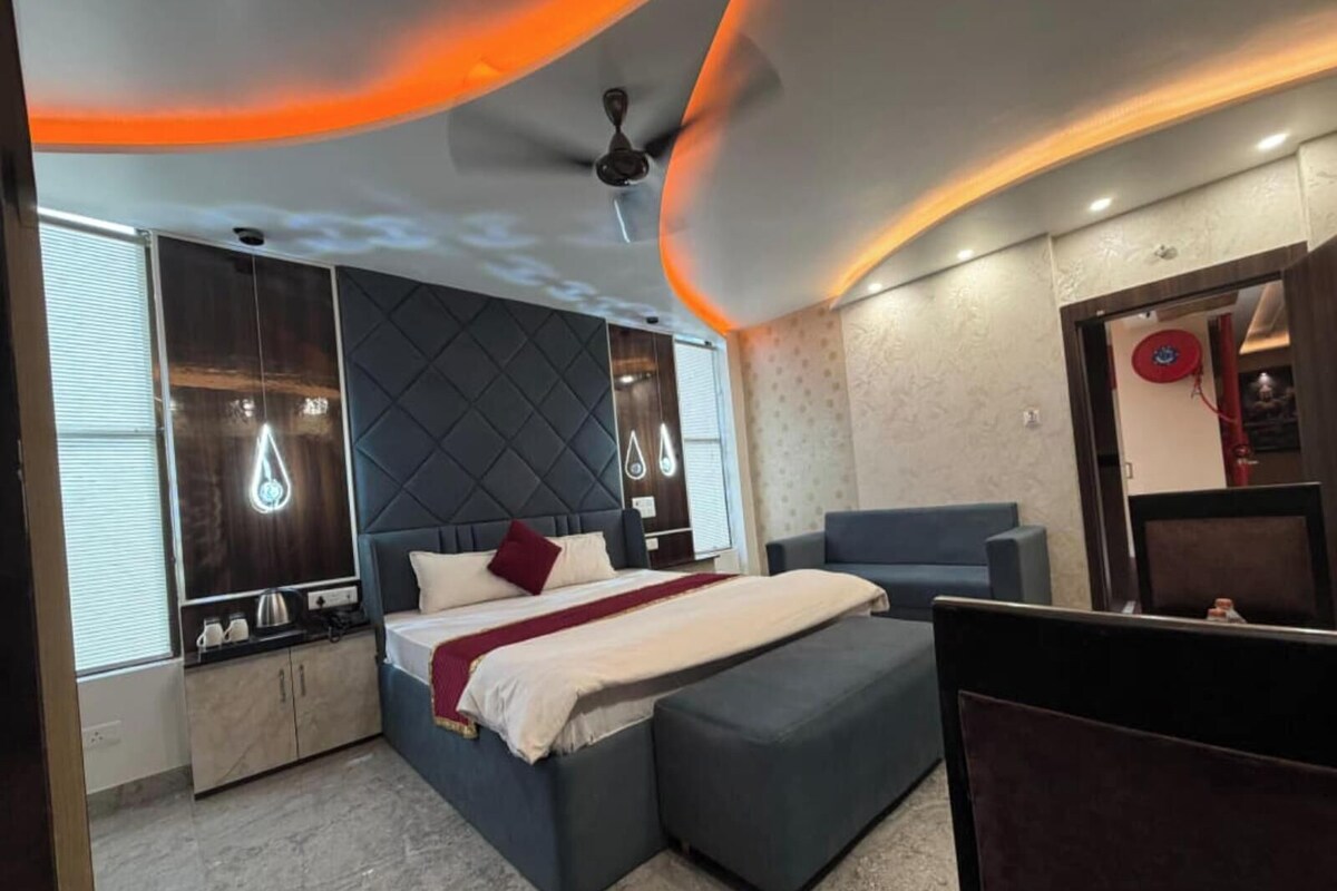 Premium Room | In-room safe, desk, laptop workspace, iron/ironing board
