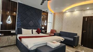 家庭客房 | 房內夾萬、書桌、手提電腦工作空間、熨斗/熨衫板