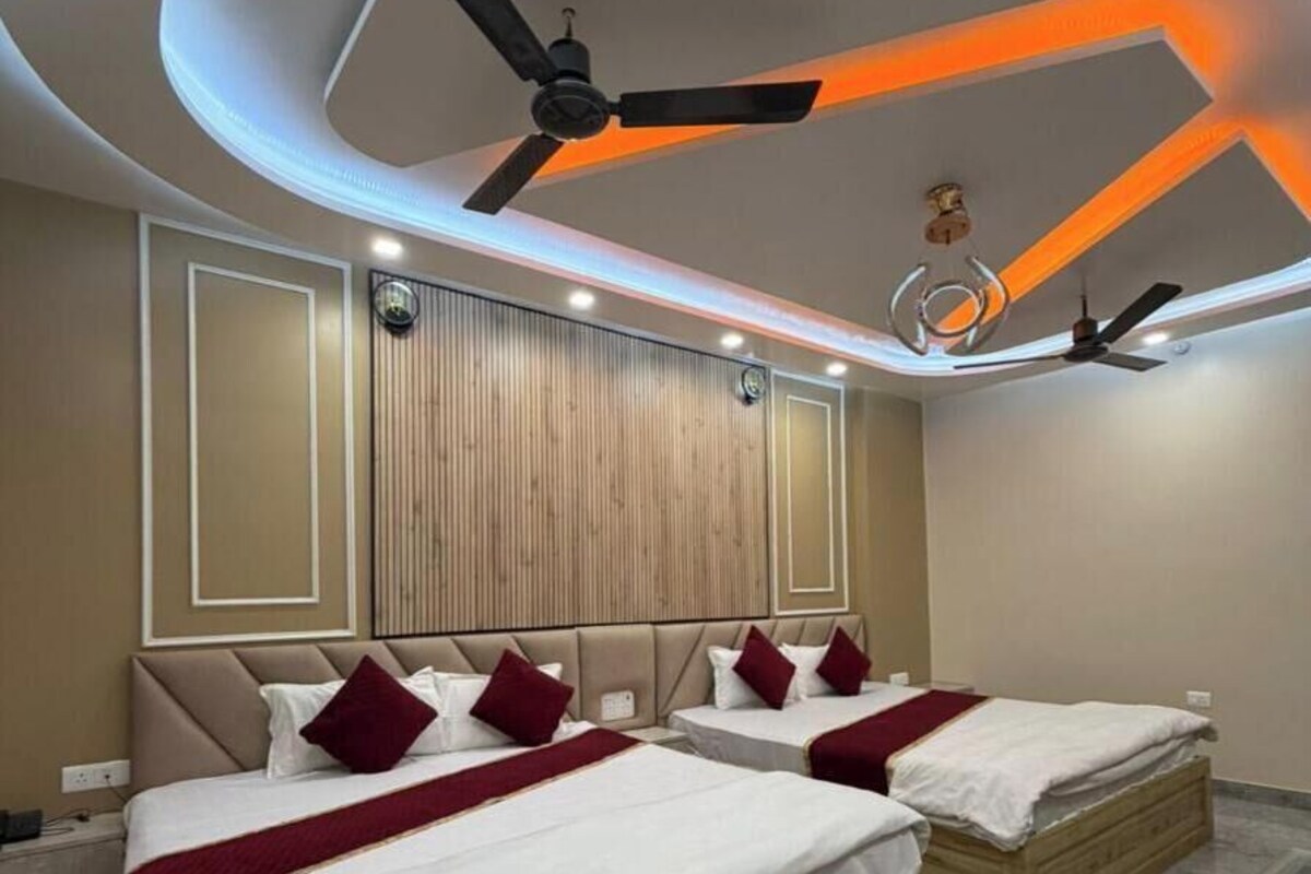 Family Studio | In-room safe, desk, laptop workspace, iron/ironing board