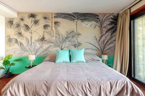 9 bedrooms, desk, iron/ironing board, travel cot