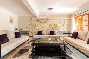 TV, fireplace, offices