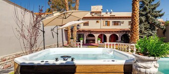 Fliphaus + Villa Wine House - Escorihuela Gascon Winery + Daily Cleaning