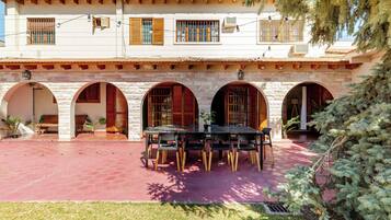 屋外ダイニングエリア