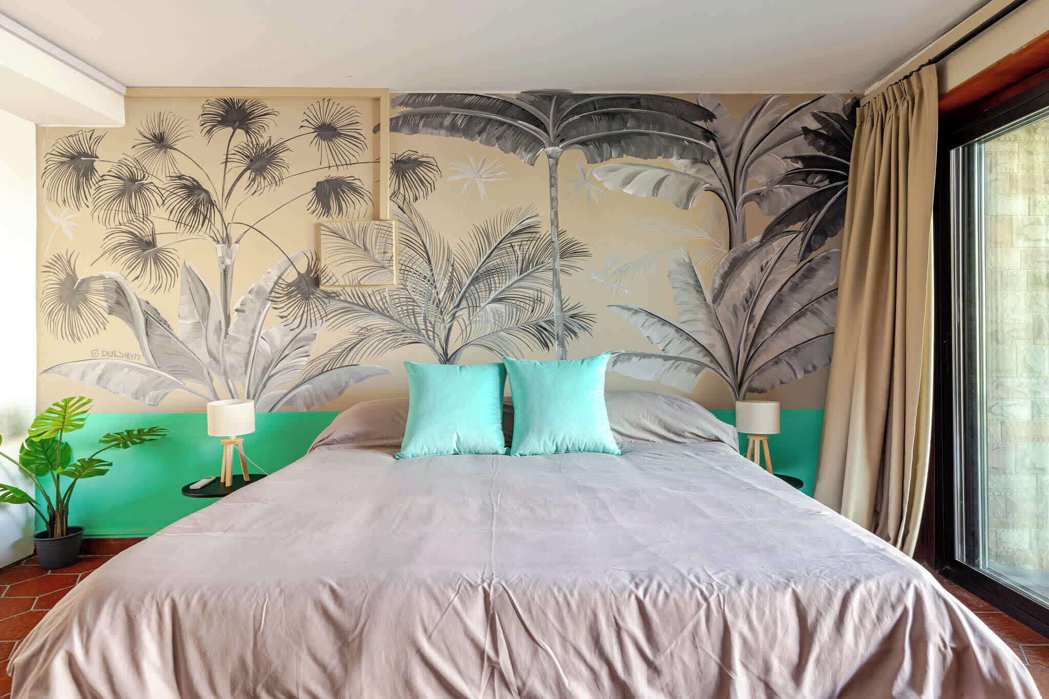 9 bedrooms, desk, iron/ironing board, travel crib