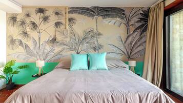 9 bedrooms, desk, iron/ironing board, travel crib