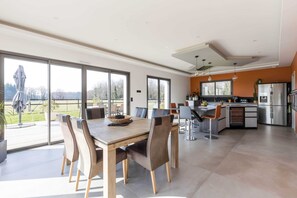 Villa | Dining