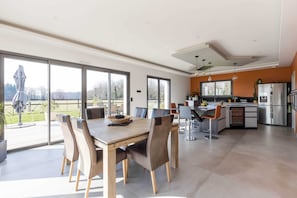 Villa | Dining