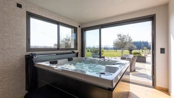 Villa | Bilik Mandi | Tab mandi
