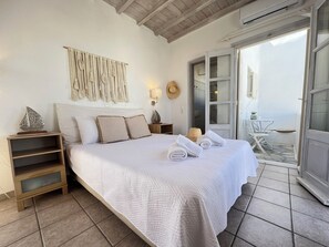 1 bedroom, desk, iron/ironing board, WiFi