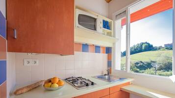 Apartemen | Dapur pribadi | Kursi makan untuk bayi