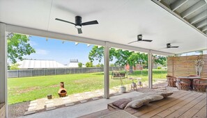 屋外ダイニングエリア