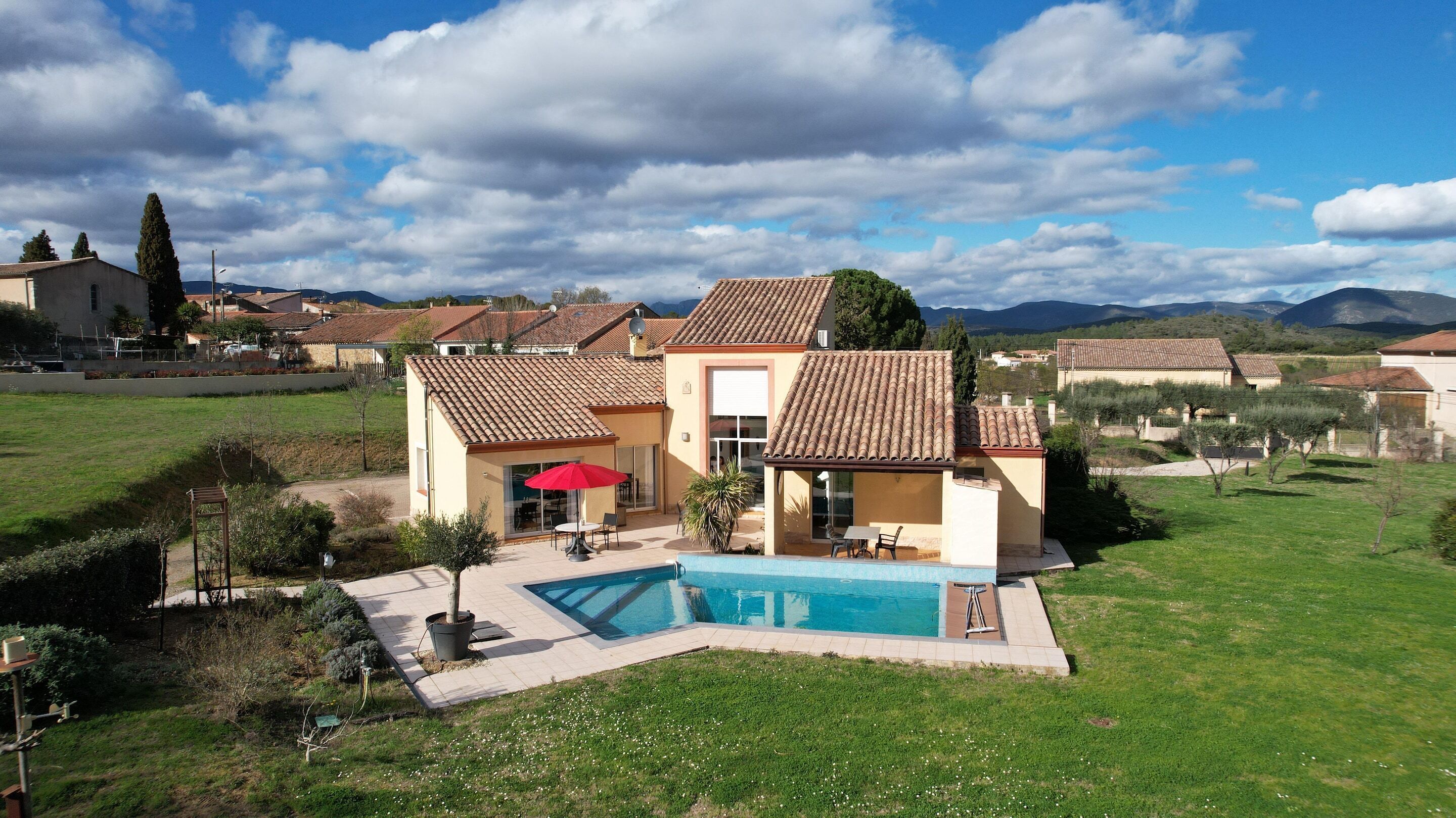 House | Pool