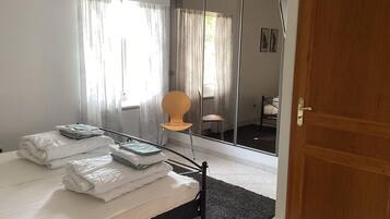 House | 3 bilik tidur, dilengkapkan perabot secara berasingan, cadar katil