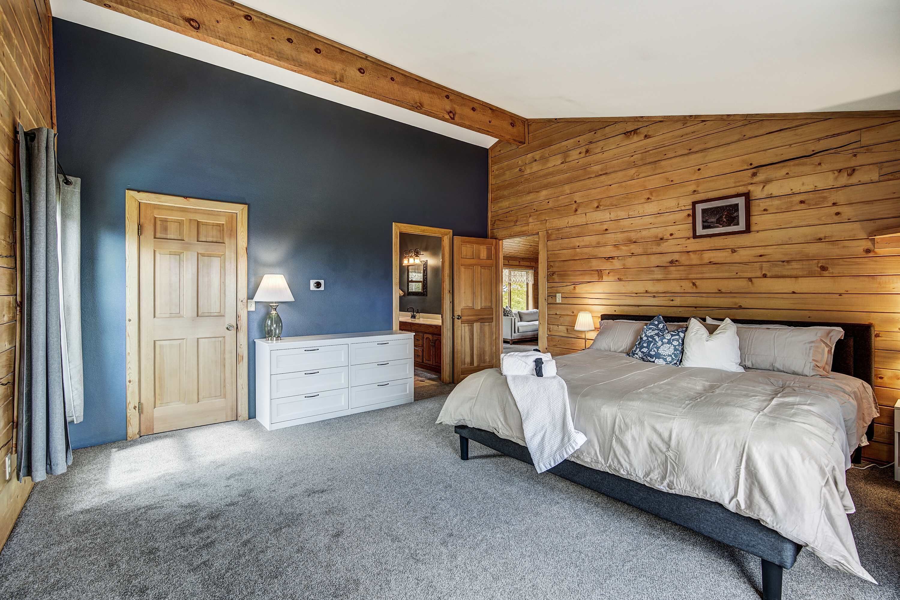 3 bedrooms, travel crib, WiFi, bed sheets