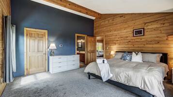 3 bedrooms, travel crib, WiFi, bed sheets