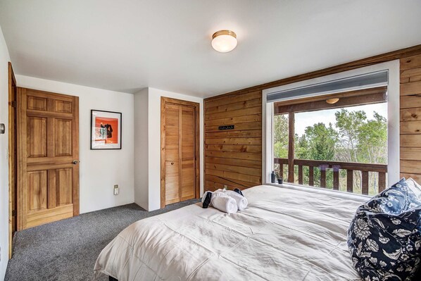 3 عدّة غرف نوم وسرير سفر وواي فاي وملاءات أسرّة