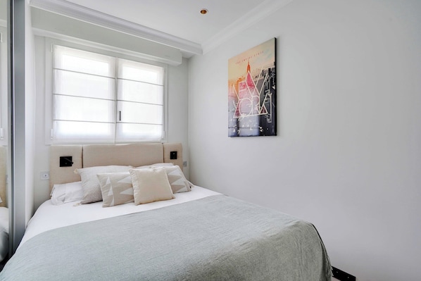 Apartment | 2 bedrooms, laptop workspace, iron/ironing board, bed sheets