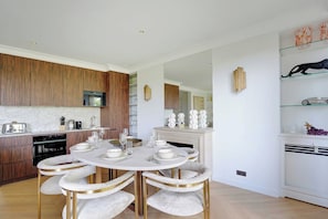 Apartment | Dining