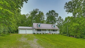 A two-story house with a covered porch and a garage. - 2 Mi to Woodbury Wildlife Area: Cozy Farmhouse! (Warsaw)