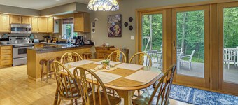 2 Mi to Woodbury Wildlife Area: Cozy Farmhouse!