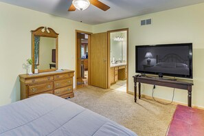 Interior - 2 Mi to Woodbury Wildlife Area: Cozy Farmhouse! (Warsaw)