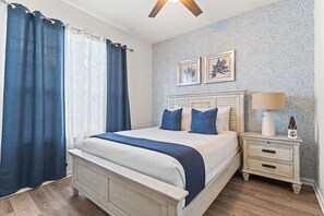 3 bedrooms, iron/ironing board, travel cot, free WiFi - Magical Stay Near Disney / Pool + Resort Access (Kissimmee)