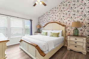 3 bedrooms, iron/ironing board, travel crib, free WiFi - Magical Stay Near Disney / Pool + Resort Access (Kissimmee)