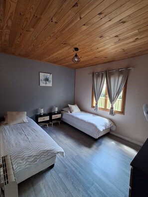 2 bedrooms, free WiFi, bed sheets