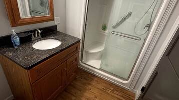 Dutxa, banyera d'hidromassatge, sabó i xampú