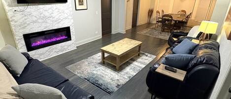 Een smart-tv en een open haard