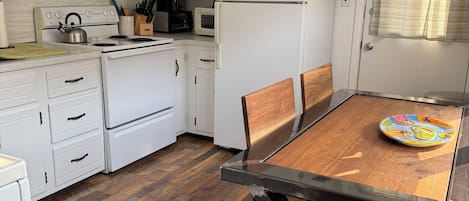 Fridge, microwave, oven, coffee/tea maker