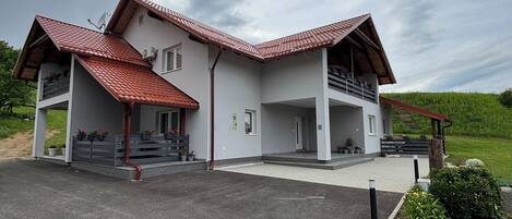 المنشأة من الخارج