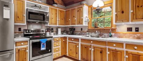 Frigorifero, microonde, piano cottura, macchina per tè/caffè