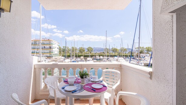 Apartment | Outdoor dining - Apartment in Empuriabrava With Lake Views (Castello d'Empuries)