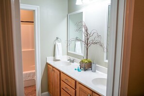 Toallas y papel de baño