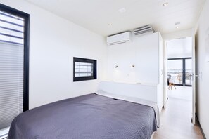 ラグジュアリー モバイルホーム | 2 室のベッドルーム、客室ごとに異なるインテリア
