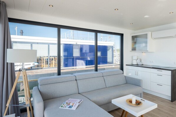 Mobile Home | Living room