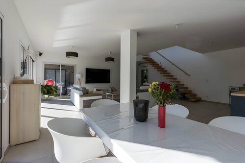 Modern Villa for 10 With Private Pool