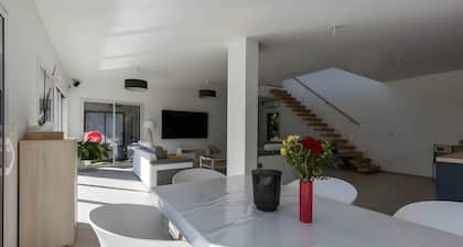 Modern Villa for 10 With Private Pool