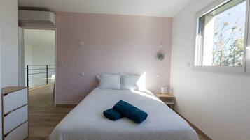 5 bedrooms, iron/ironing board