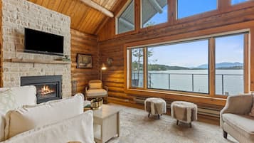 Smart TV, fireplace