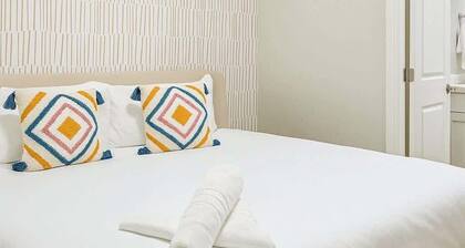 2BR/2BA w/ 3 Beds Prime Location