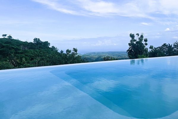 Habitación superior, 1 cama de matrimonio, terraza, vistas a la piscina | Vistas desde la habitación
