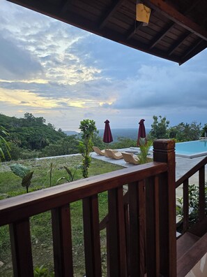 Egyptian cotton sheets, premium bedding, pillow-top beds, minibar - Dudu Cottage Nusa Penida (Penida Island)