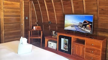 Egyptian cotton sheets, premium bedding, pillow-top beds, minibar