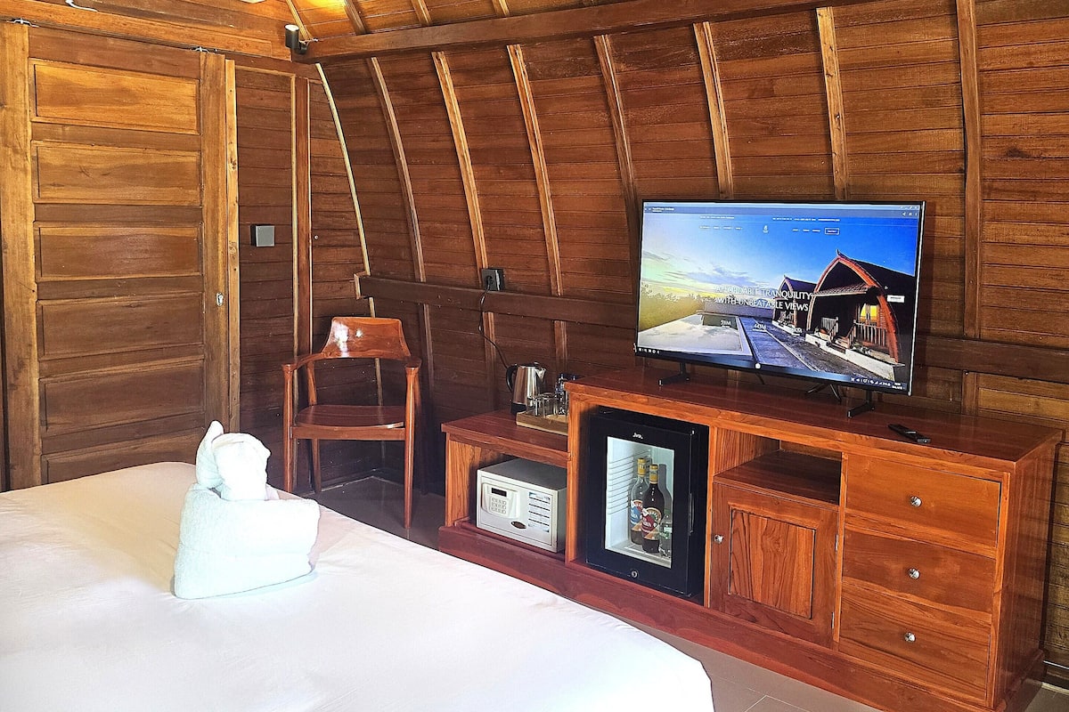 Chambre Supérieure, 1 grand lit, terrasse, vue piscine