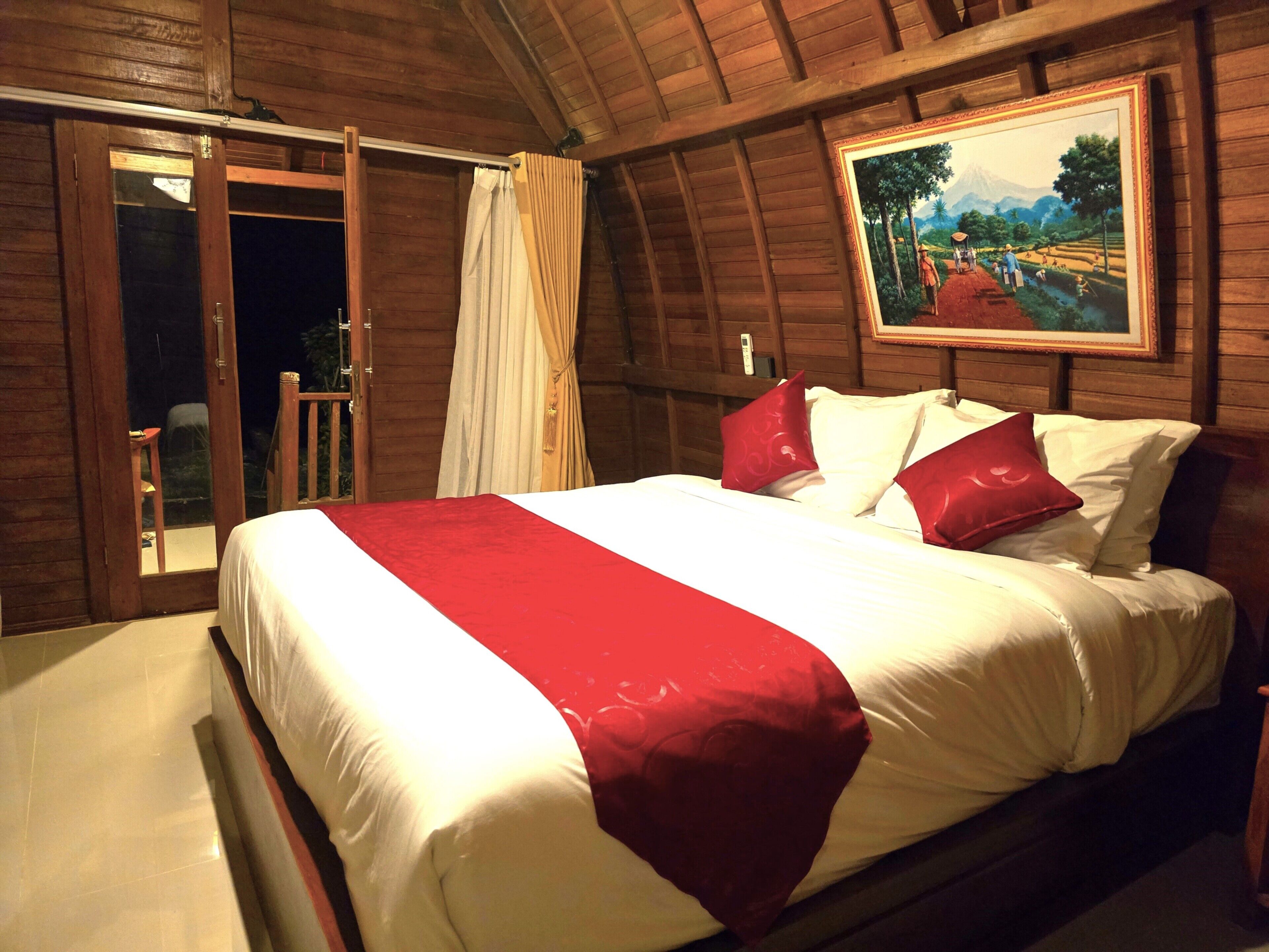 Egyptian cotton sheets, premium bedding, pillow-top beds, minibar