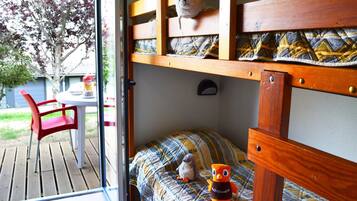 2 bedrooms, bed sheets