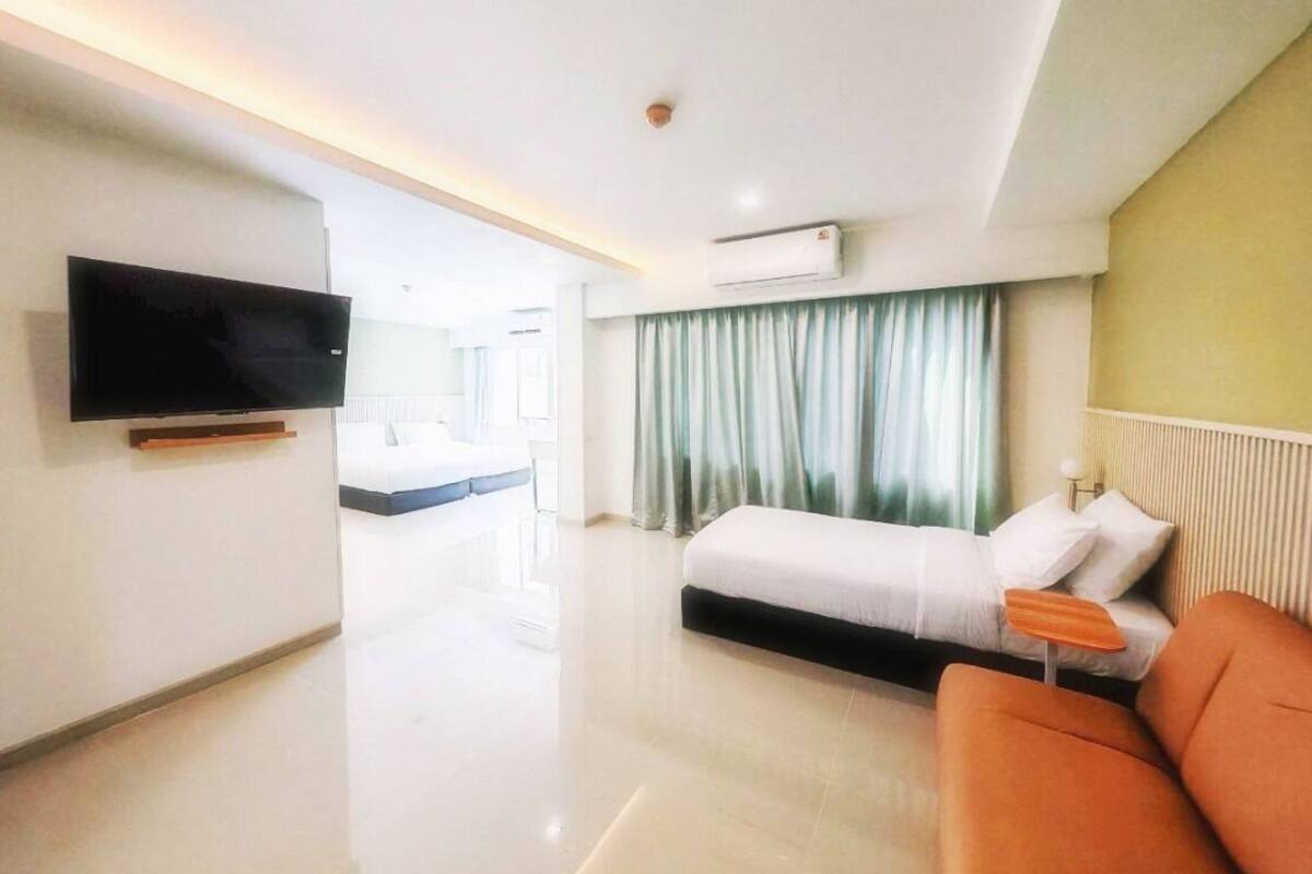 In-room safe, desk, laptop workspace, WiFi (free)