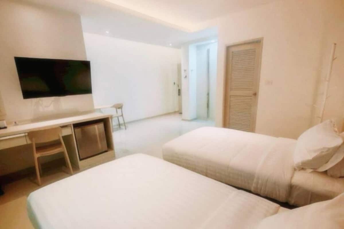 In-room safe, desk, laptop workspace, WiFi (free)